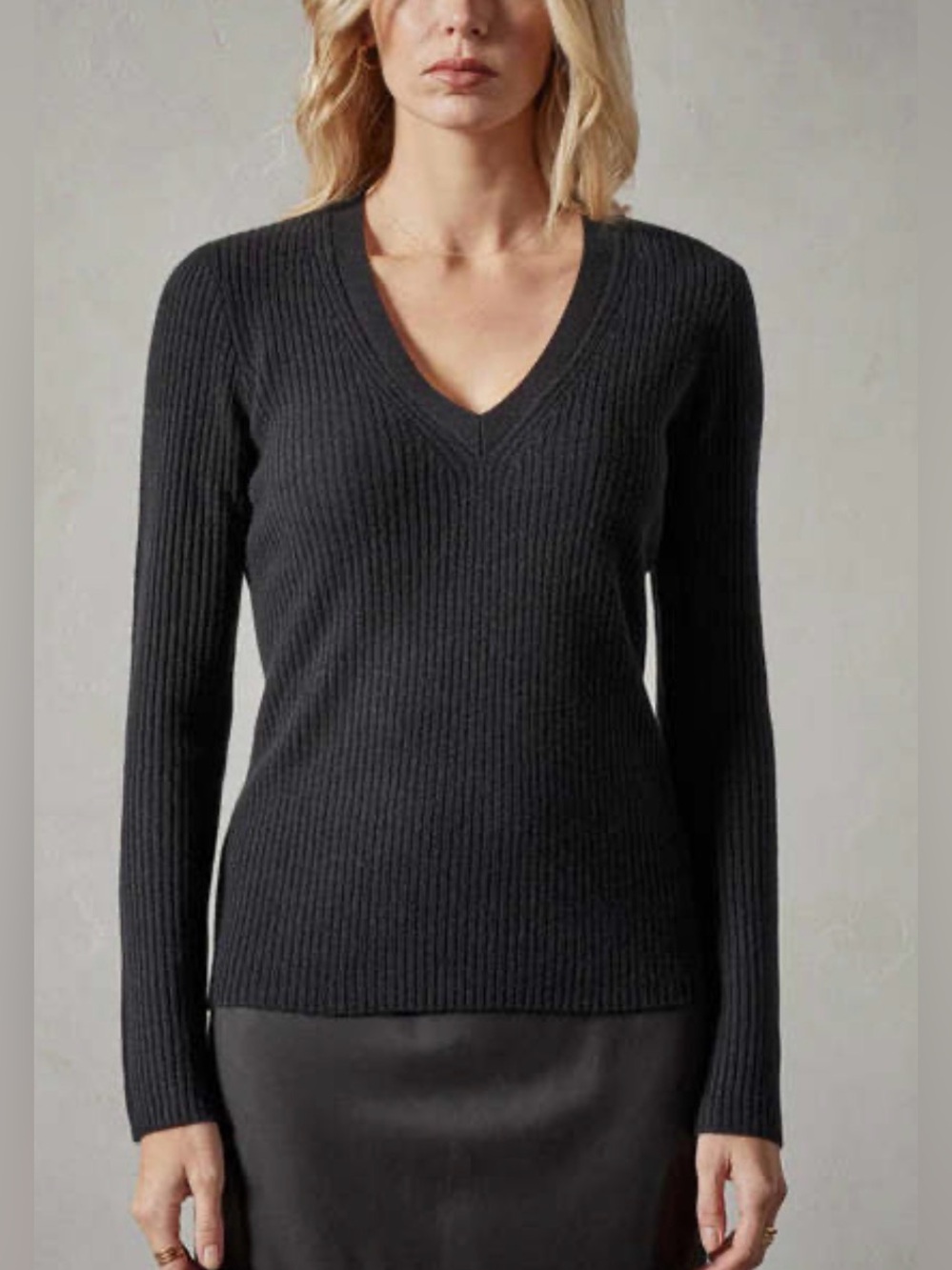 NWOT James Perse Skinny Rib V-Neck Sweater – Black – Size 1